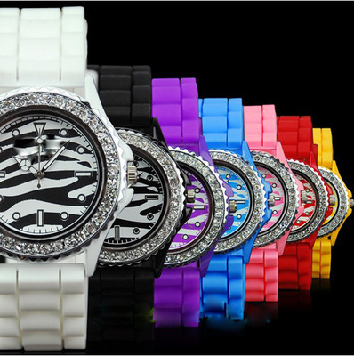 璀璨新潮，時(shí)尚個(gè)性 深圳市泰時(shí)瑞鐘表直銷炫彩鑲石合金硅膠女表